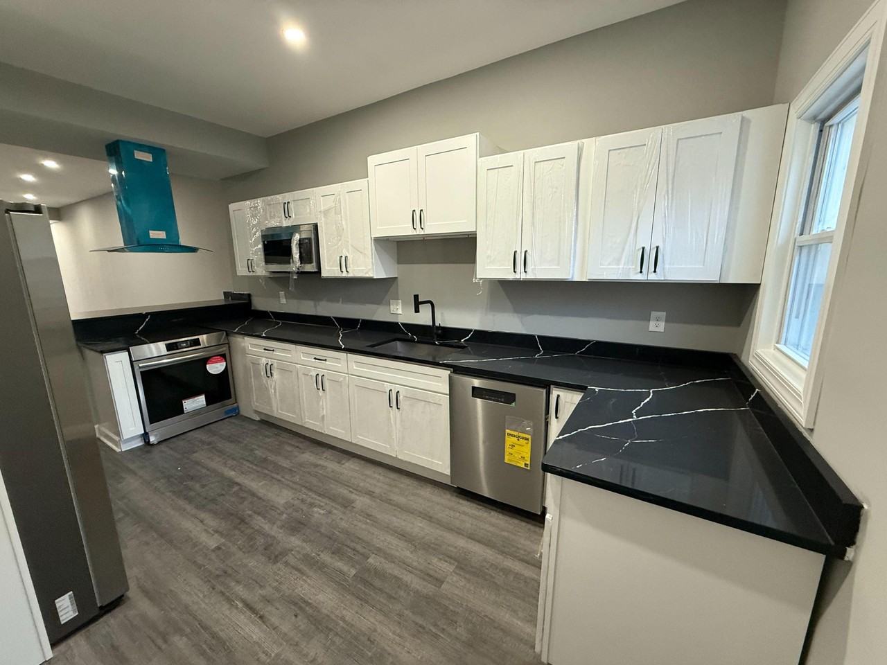 Dolphin Street - Photo 3 of 9