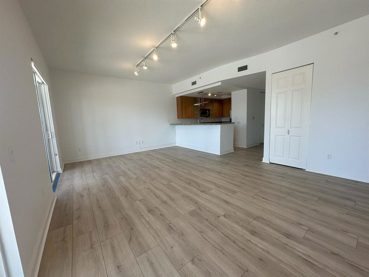 2631 Ne 14th Ave #208 - Photo 2 of 8