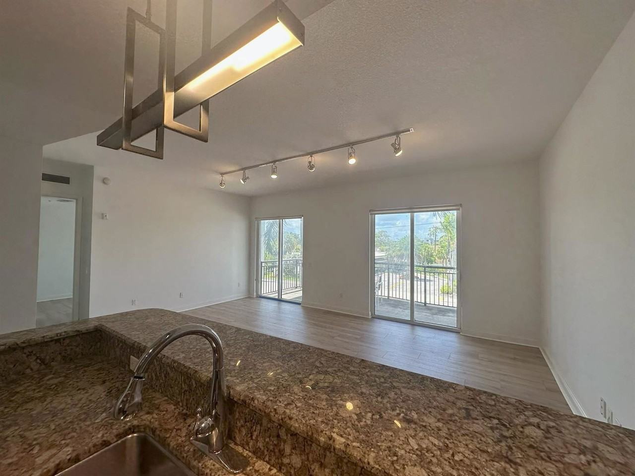 2631 Ne 14th Ave #208 - Photo 3 of 8