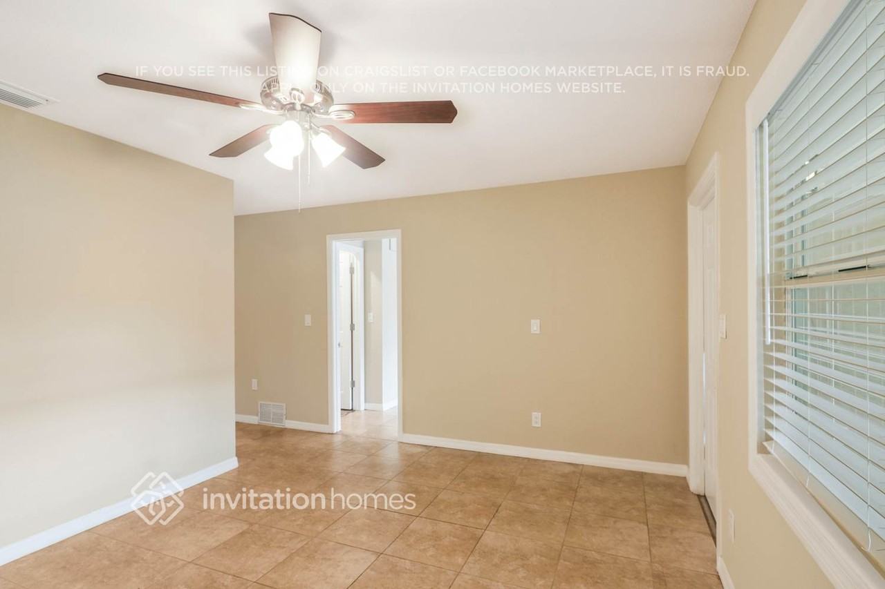 215 Emerald Ln - Photo 3 of 13