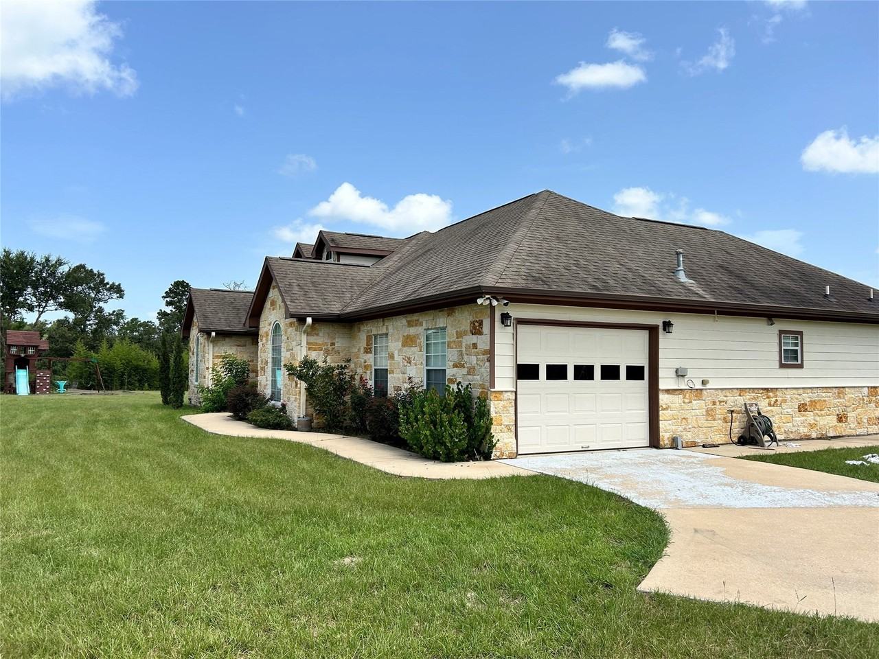 6814 Millstone Dr - Photo 3 of 30