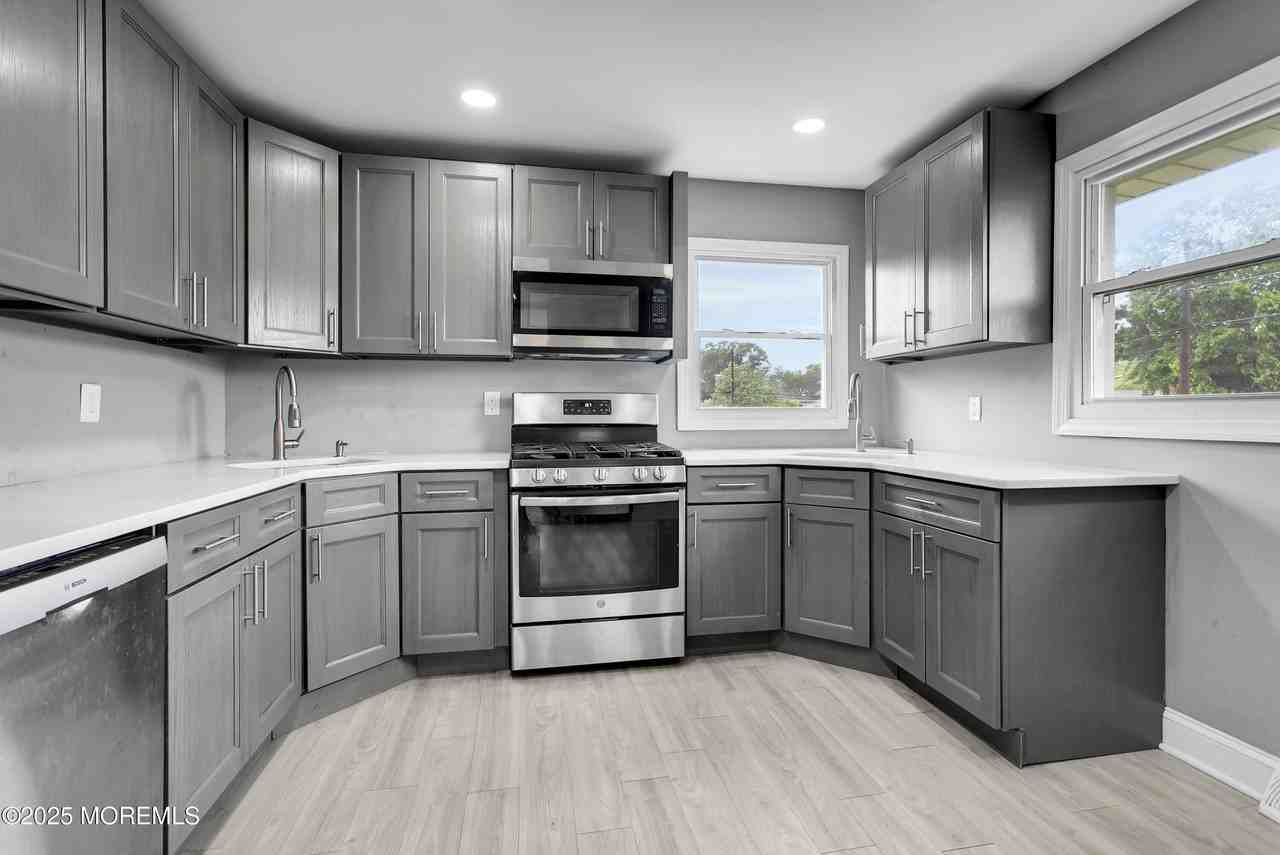 203 Orchard St - Photo 2 of 23