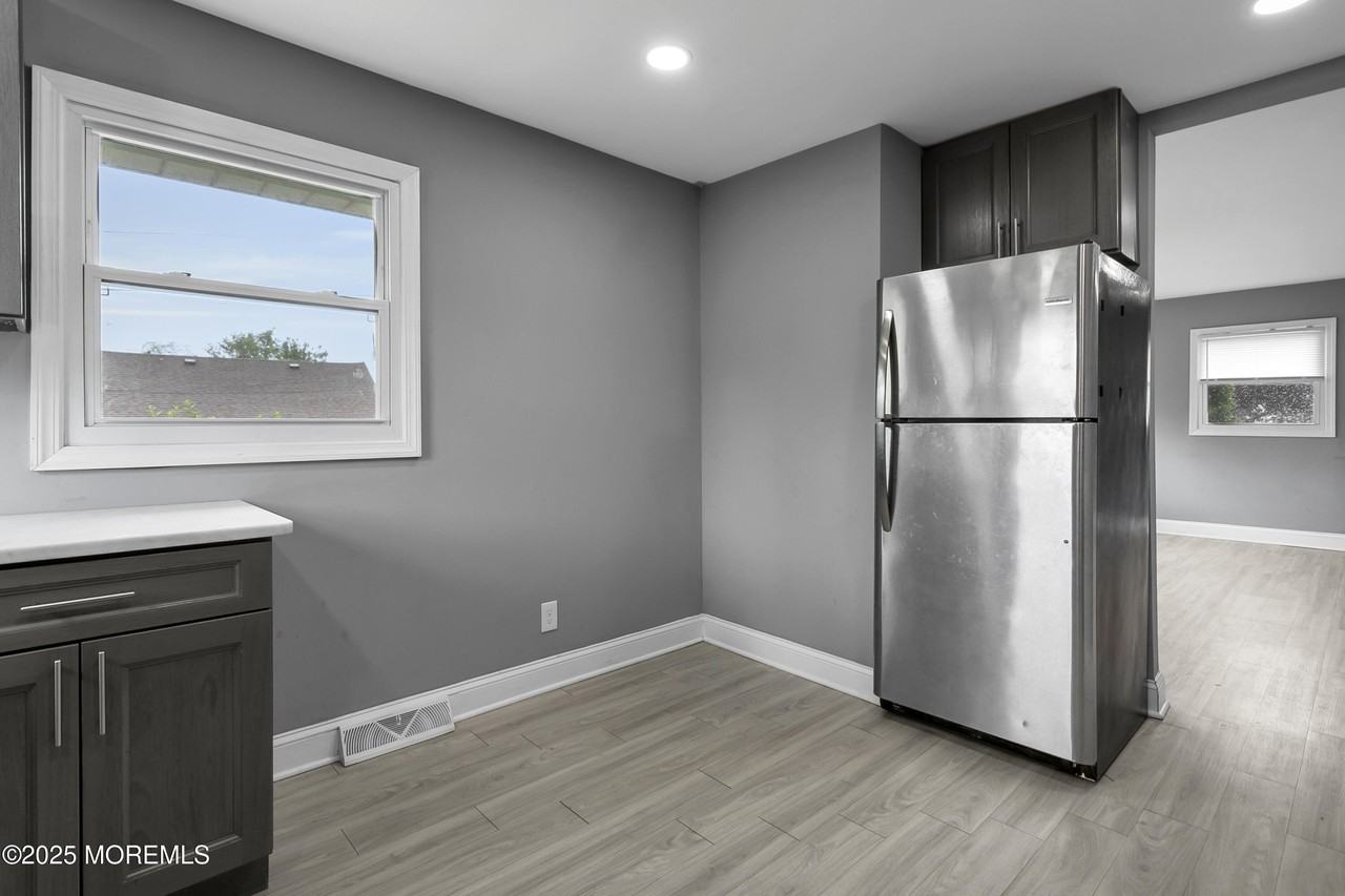 203 Orchard St - Photo 3 of 23