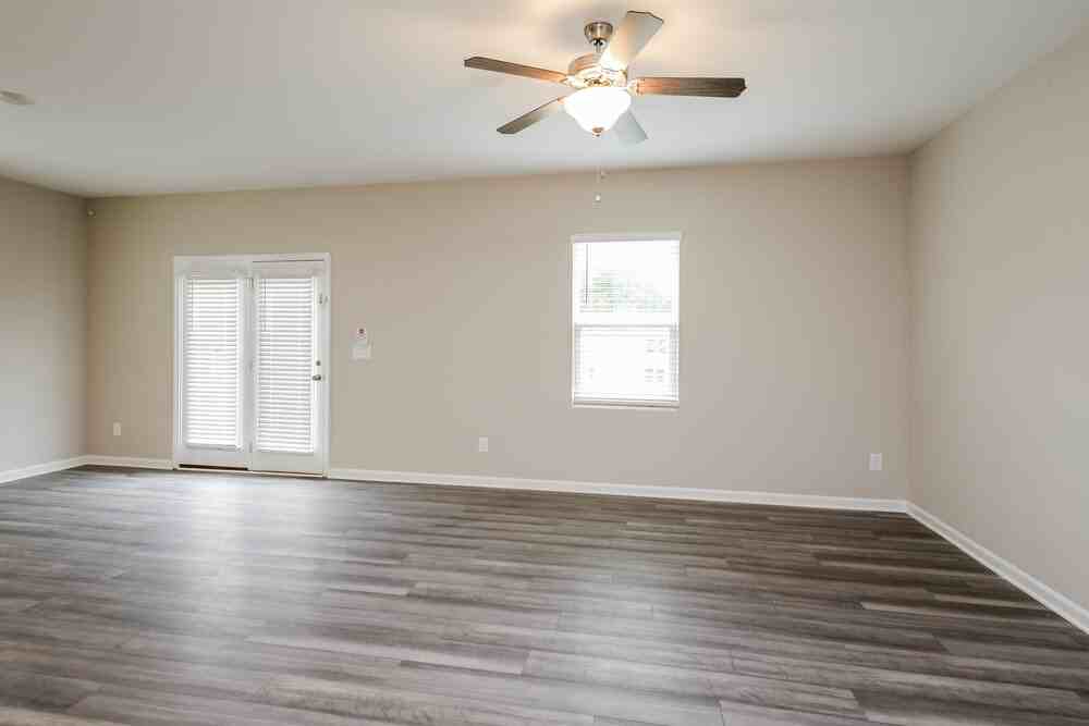 49 Hyde Park - Photo 3 of 15
