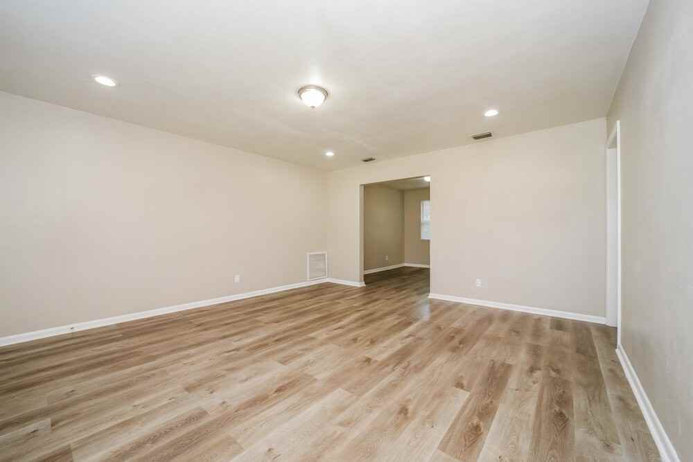 2919 Holly Point Dr - Photo 3 of 16