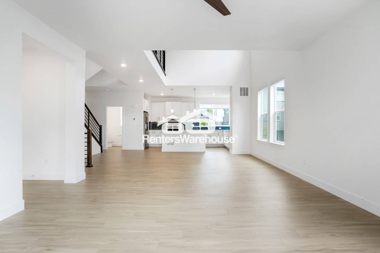 5361 Pierson Ct - Photo 3 of 28