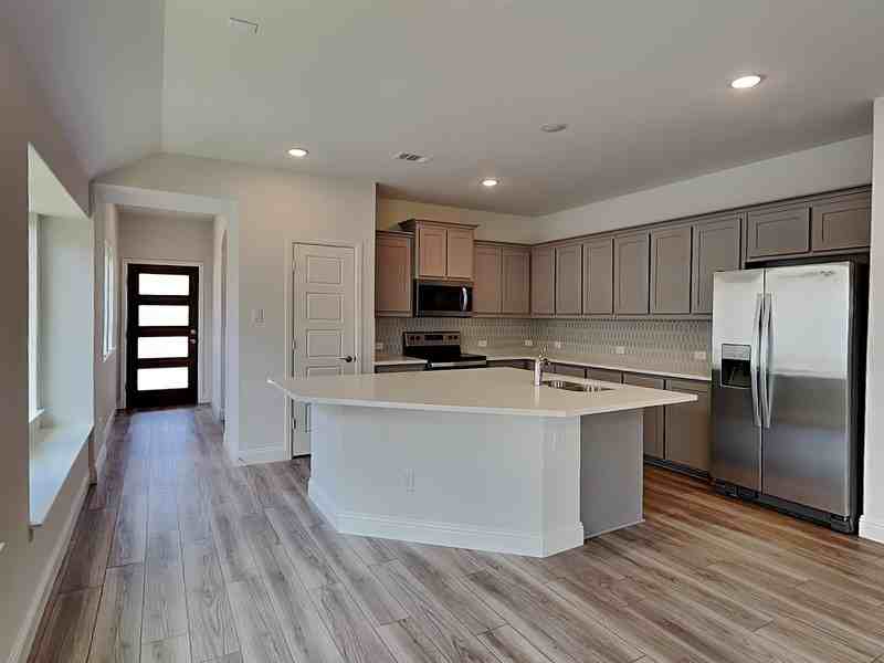 925 King St - Photo 3 of 15