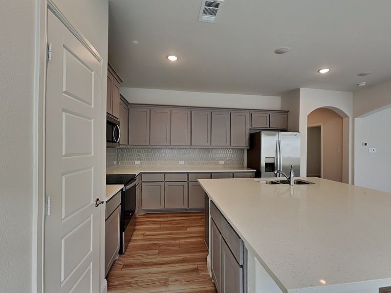 925 King St - Photo 4 of 15