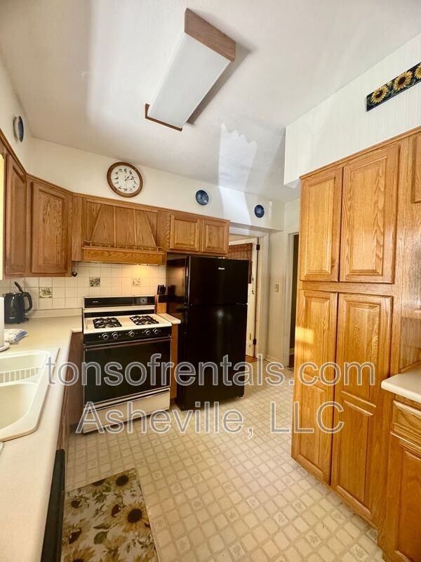 900 Hebron Rd - Photo 7 of 34