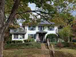 featured image of 105 Edwin Pl #4