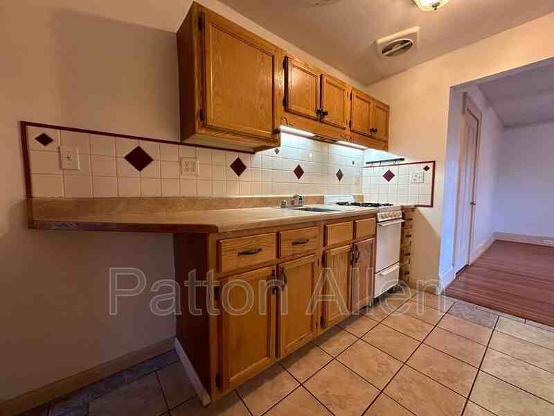 105 Edwin Pl #4 - Photo 2 of 19