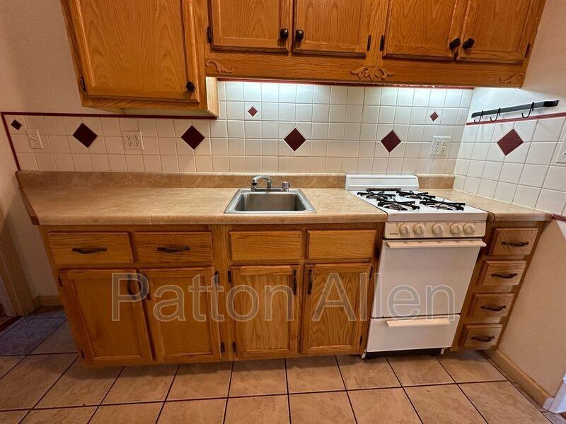 105 Edwin Pl #4 - Photo 3 of 19