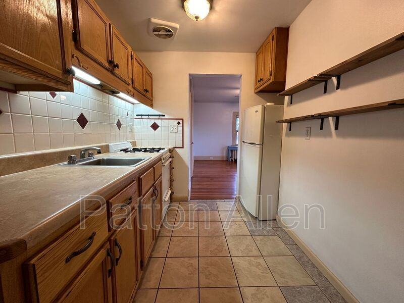 105 Edwin Pl #4 - Photo 4 of 19