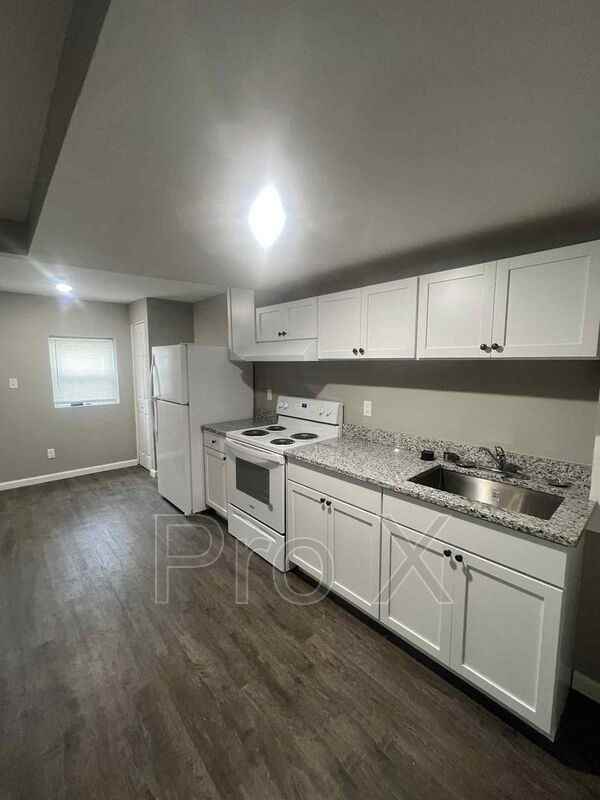 610 W 9th St #A - Photo 3 of 11