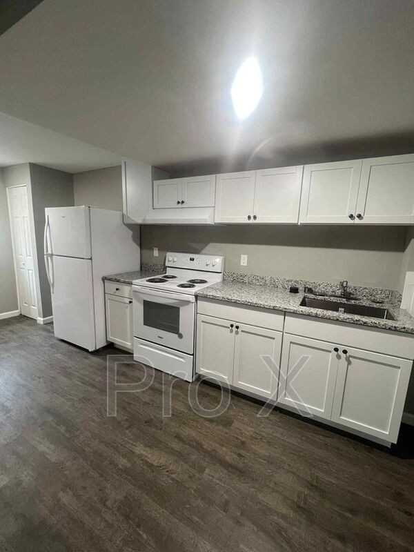 610 W 9th St #A - Photo 4 of 11