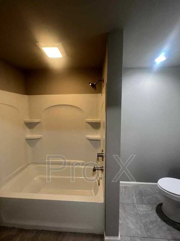 610 W 9th St #A - Photo 7 of 11