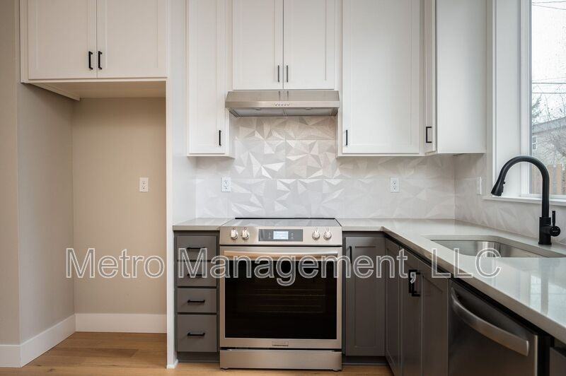 3182 Se 62nd Ave - Photo 3 of 18