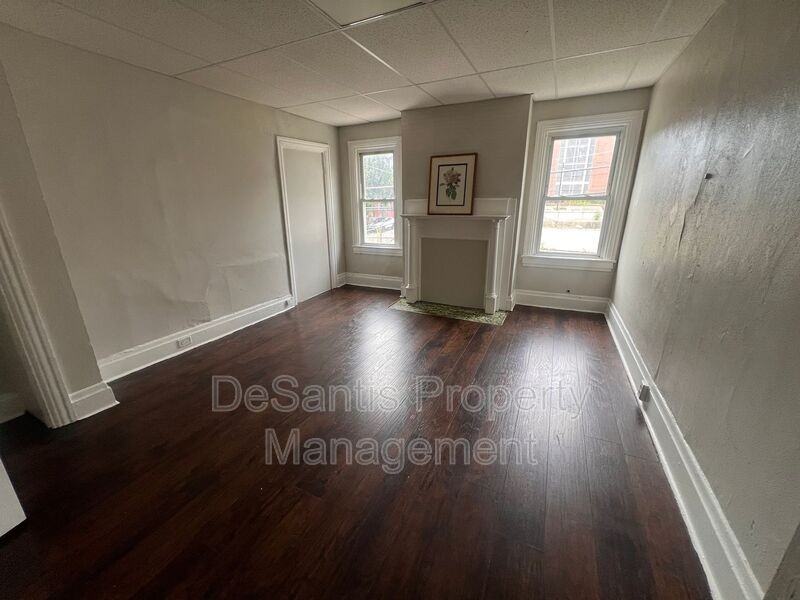 42 Van Braam St #2 - Photo 4 of 17