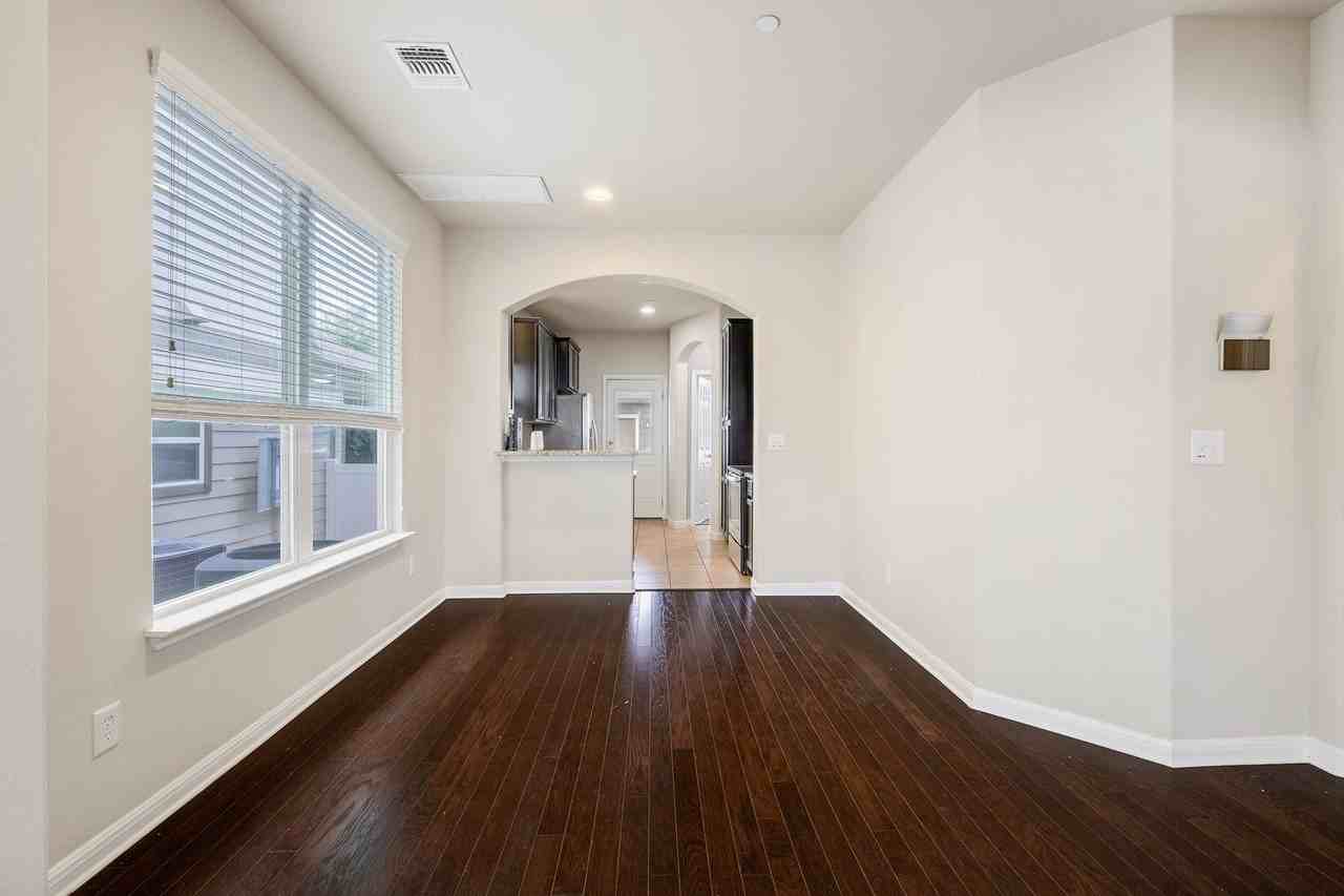730 Lost Pines Ln - Photo 6 of 25