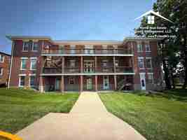 featured image of 103 E 10th St