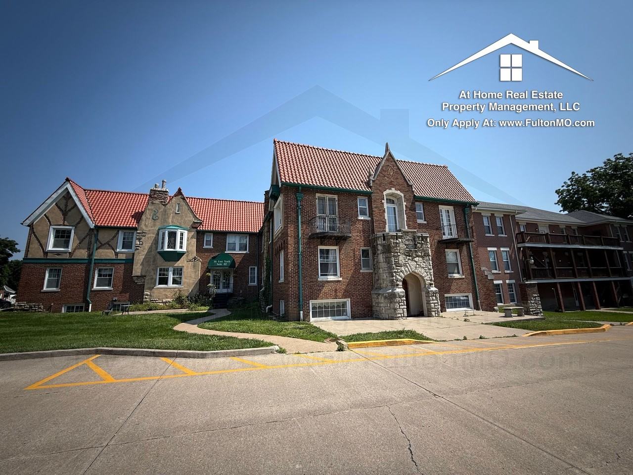 103 E 10th St - Photo 2 of 21