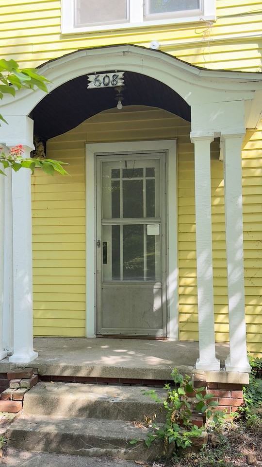 608 Perrin Ave - Photo 2 of 19