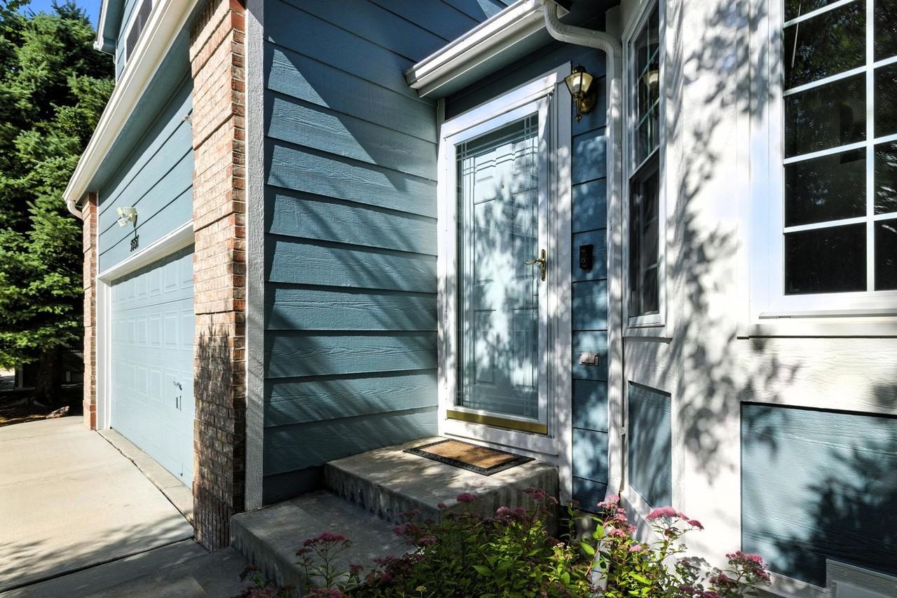 5551 S Yakima St - Photo 3 of 35