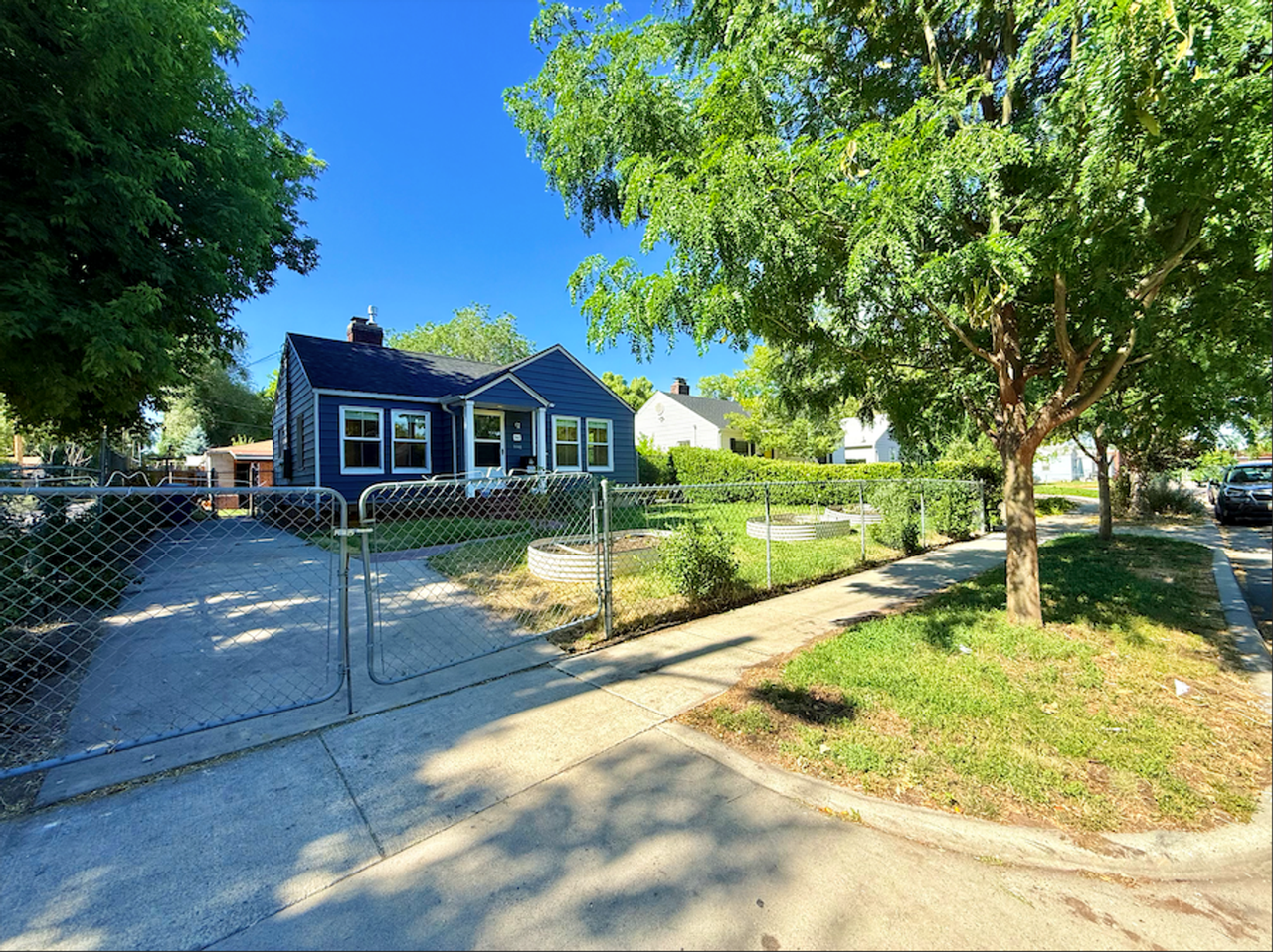 262 E Browning Ave - Photo 2 of 30