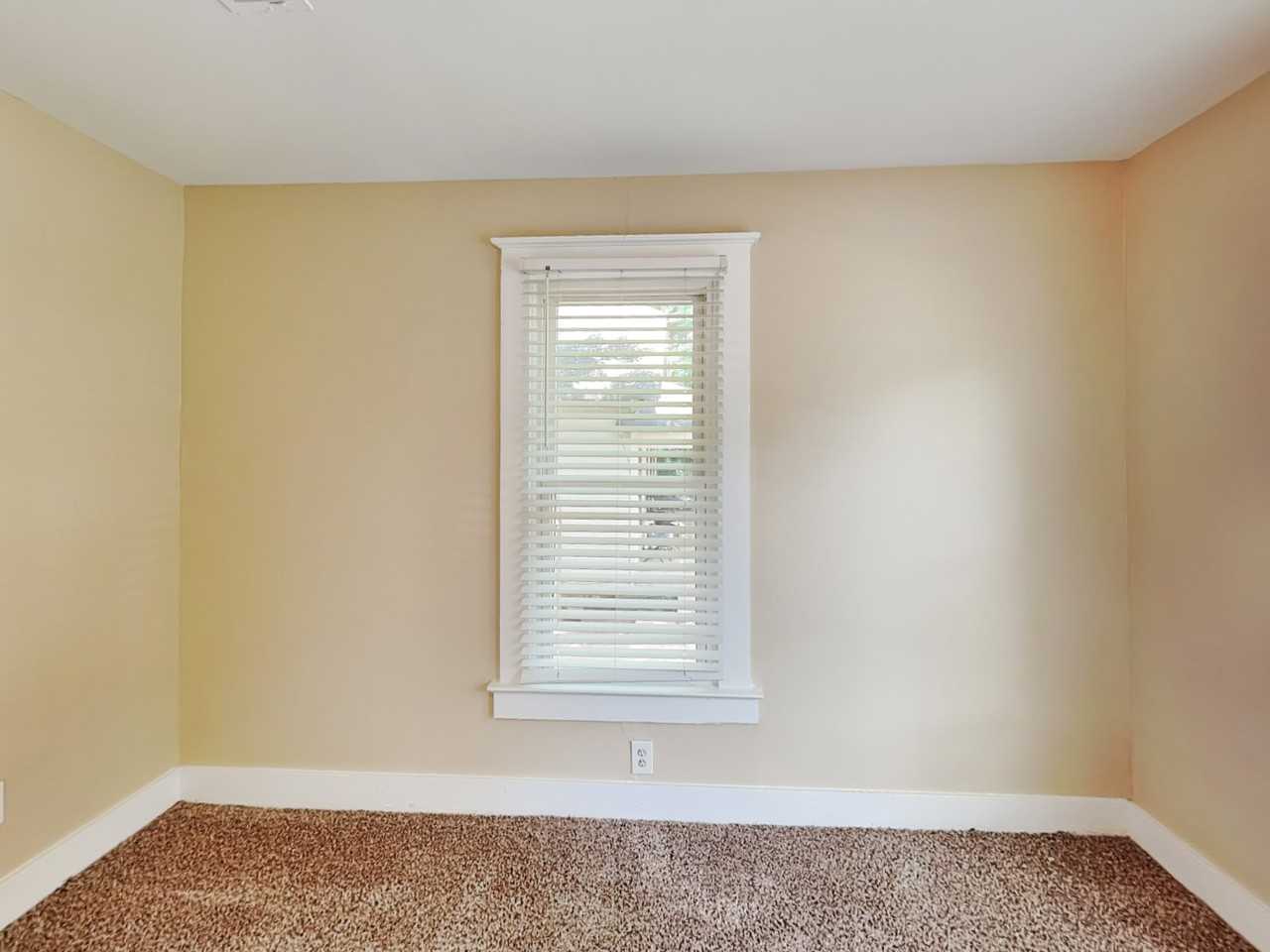 2497 Lakewood Ave Sw - Photo 3 of 17