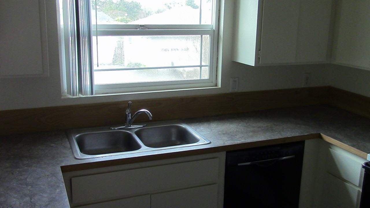 616 Nw Lee St - Photo 2 of 16