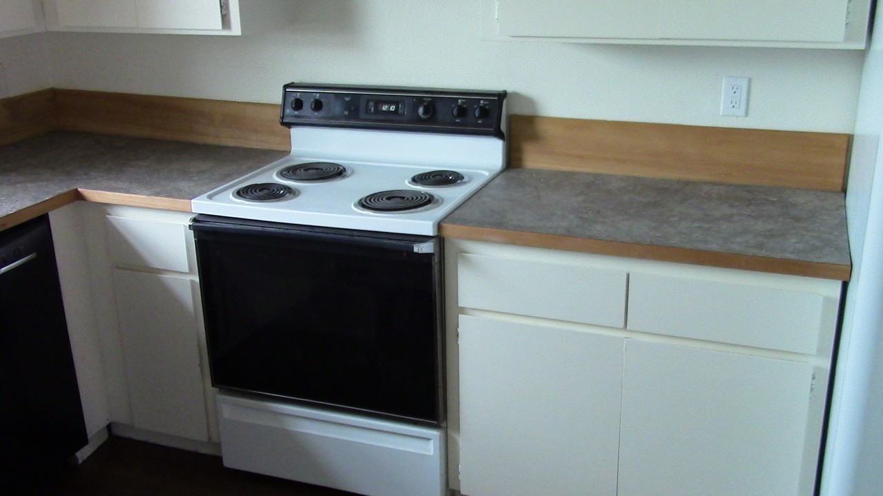 616 Nw Lee St - Photo 3 of 16