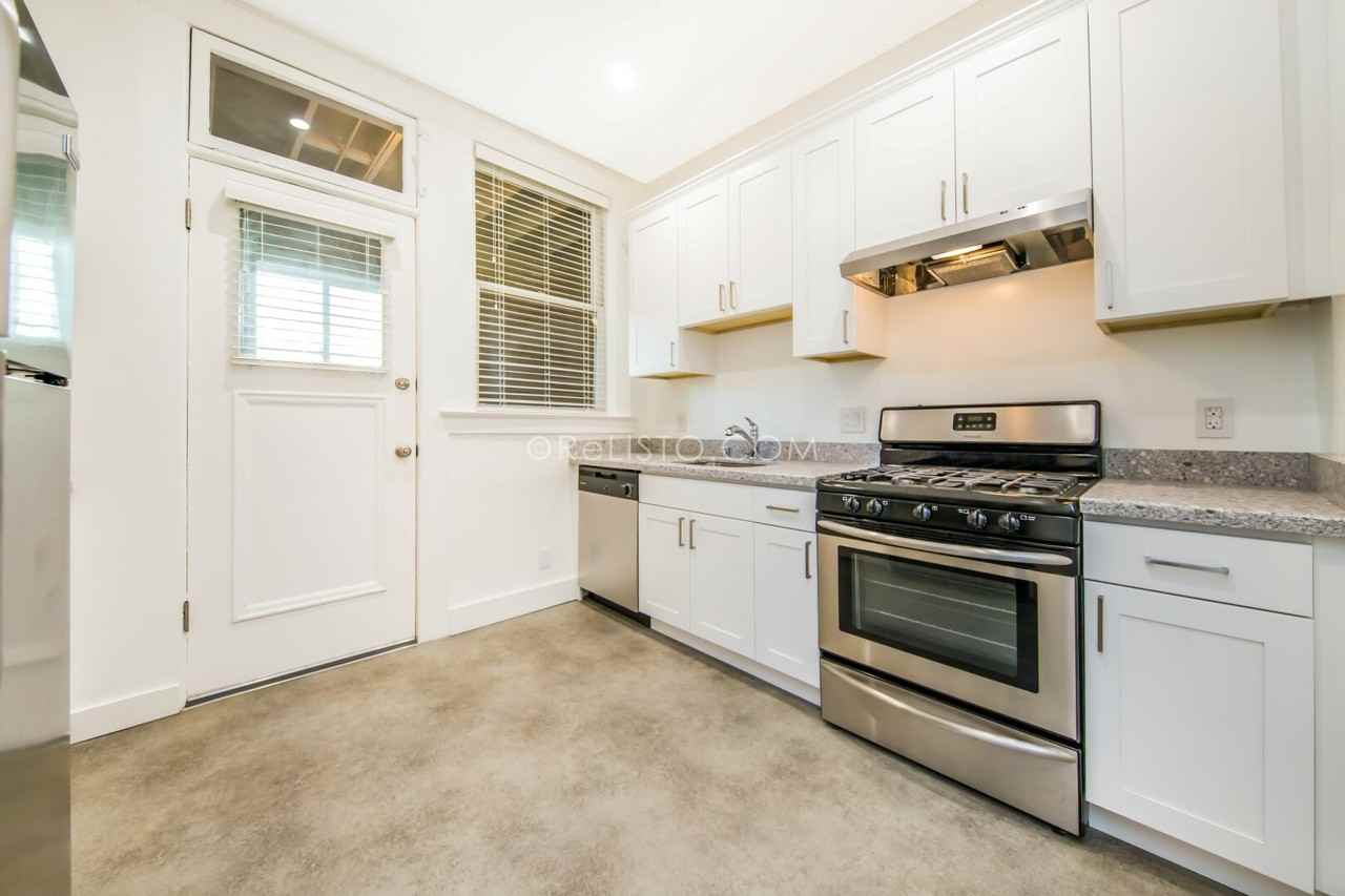 342 Spruce St - Photo 3 of 24