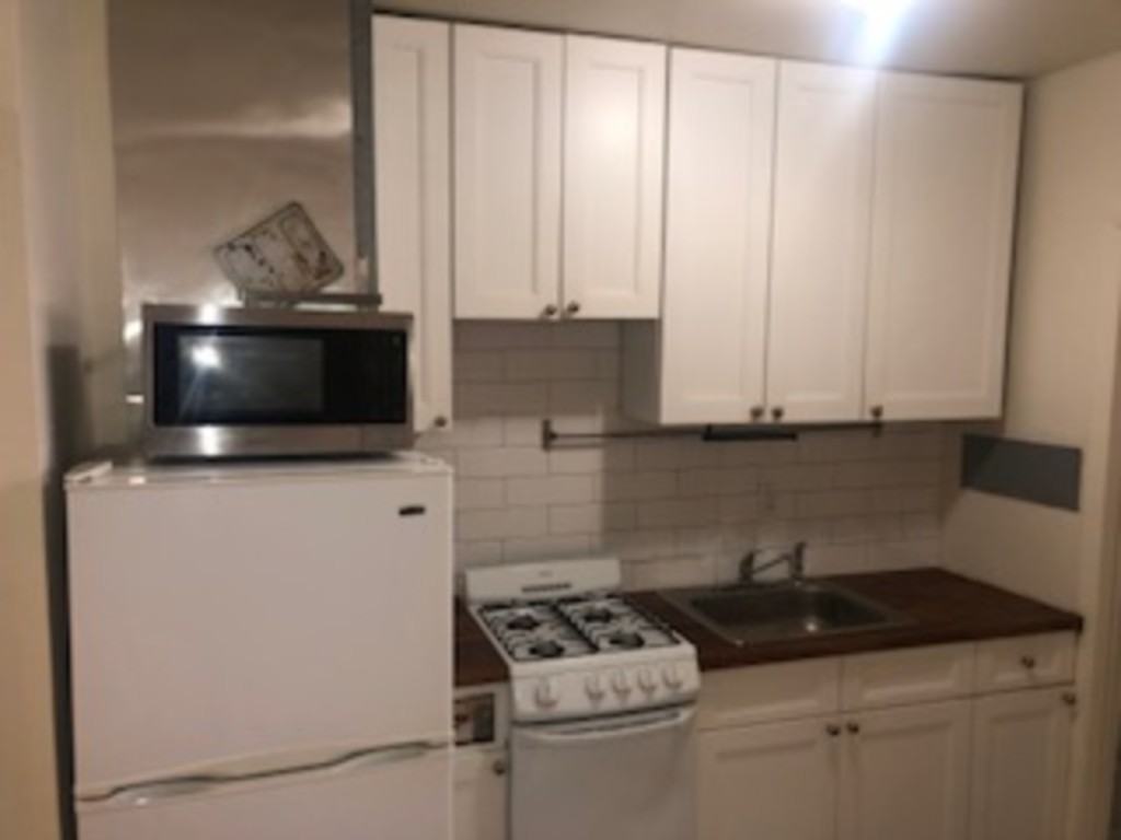 E 89th St #1R - Photo 2 of 12