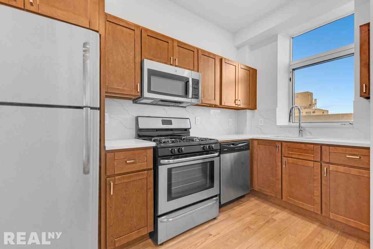 Grand Ave #7D - Photo 2 of 6