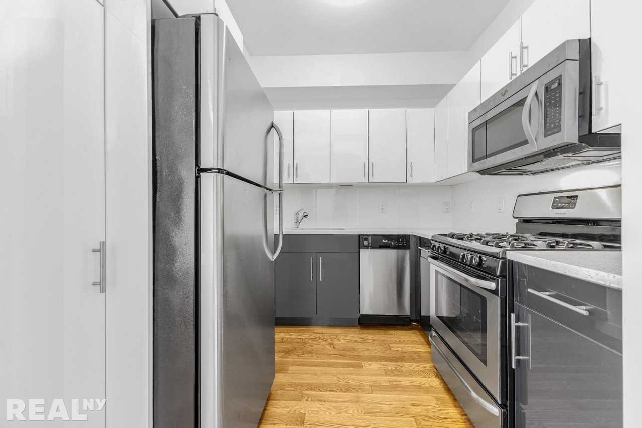 Steuben St #2A - Photo 3 of 8