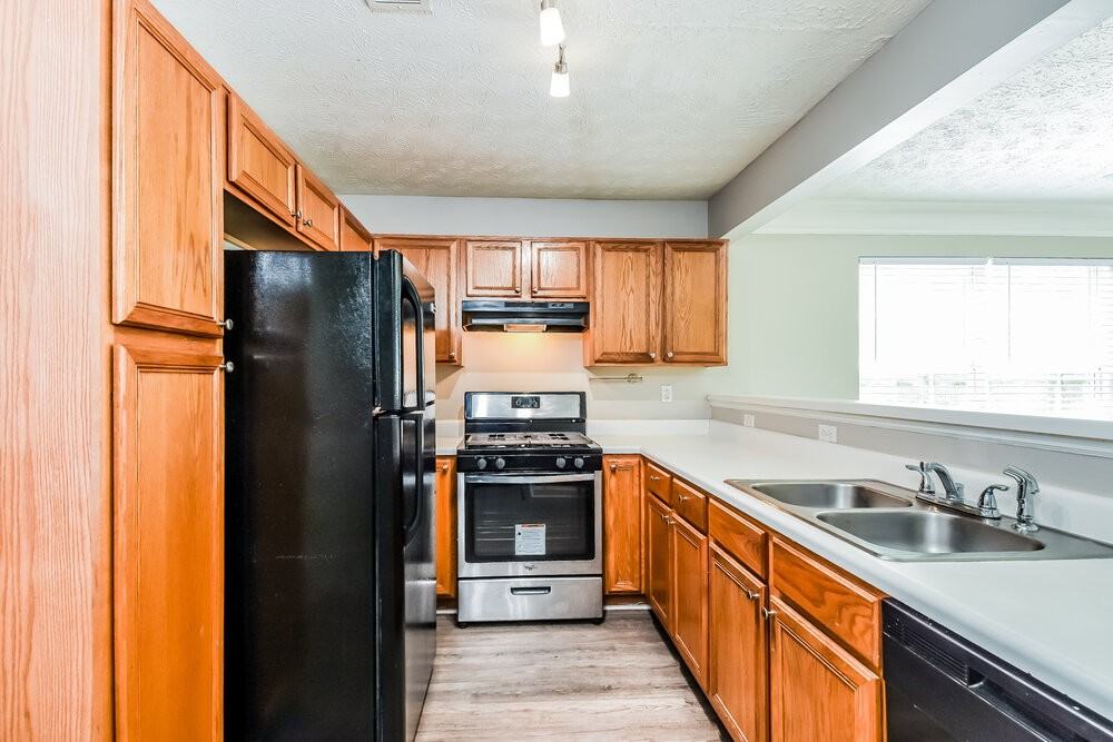 1683 Barrington Overlook - Photo 7 of 17