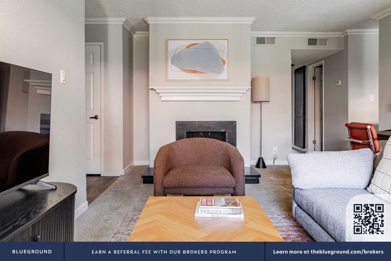 350 Budd Avenue - Photo 5 of 38