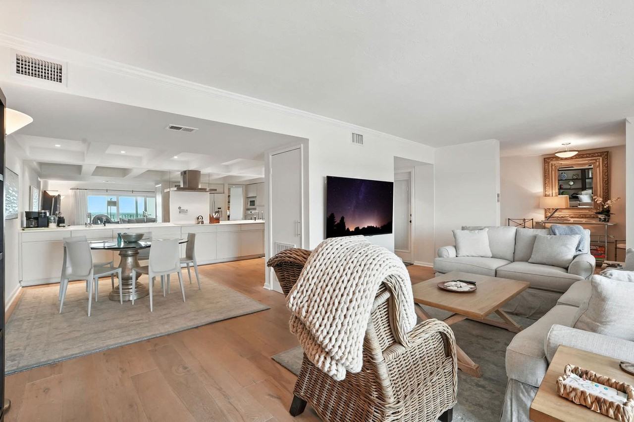 3951 Gulf Shore Blvd N #1049705P - Photo 4 of 50