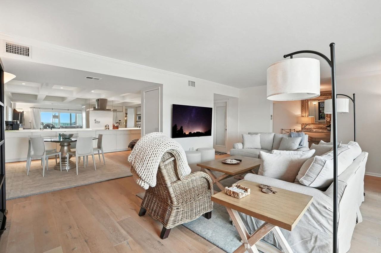 3951 Gulf Shore Blvd N #1049705P - Photo 5 of 50