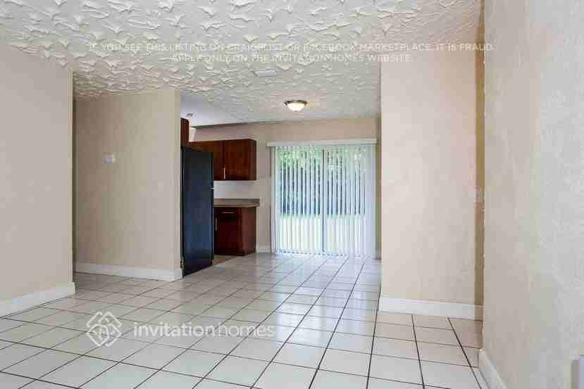 1475 Nw 195th St - Photo 3 of 11