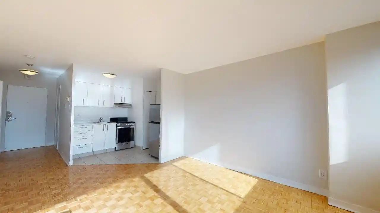 235 Rue Sherbrooke Ouest #1604 - Photo 2 of 11