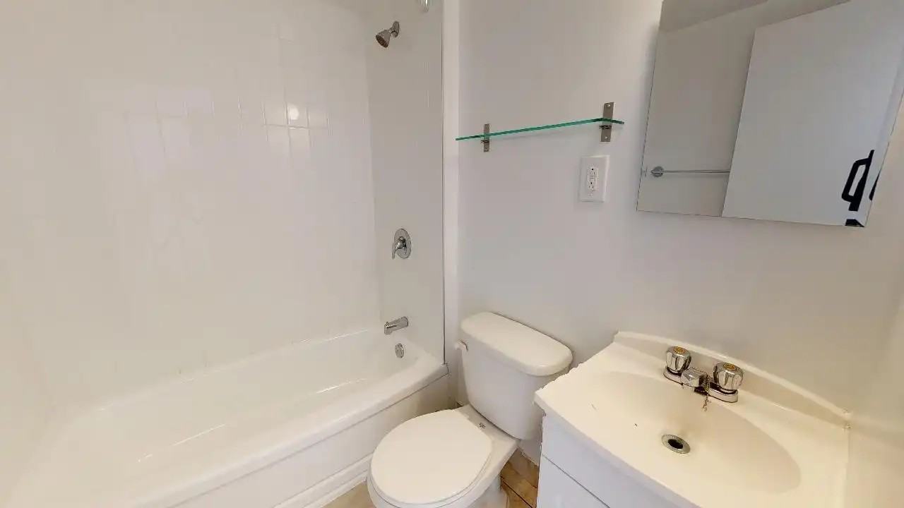 235 Rue Sherbrooke Ouest #1604 - Photo 5 of 11
