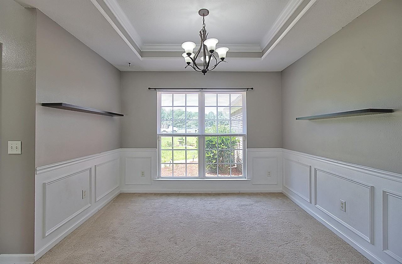 403 E Banks St - Photo 2 of 23