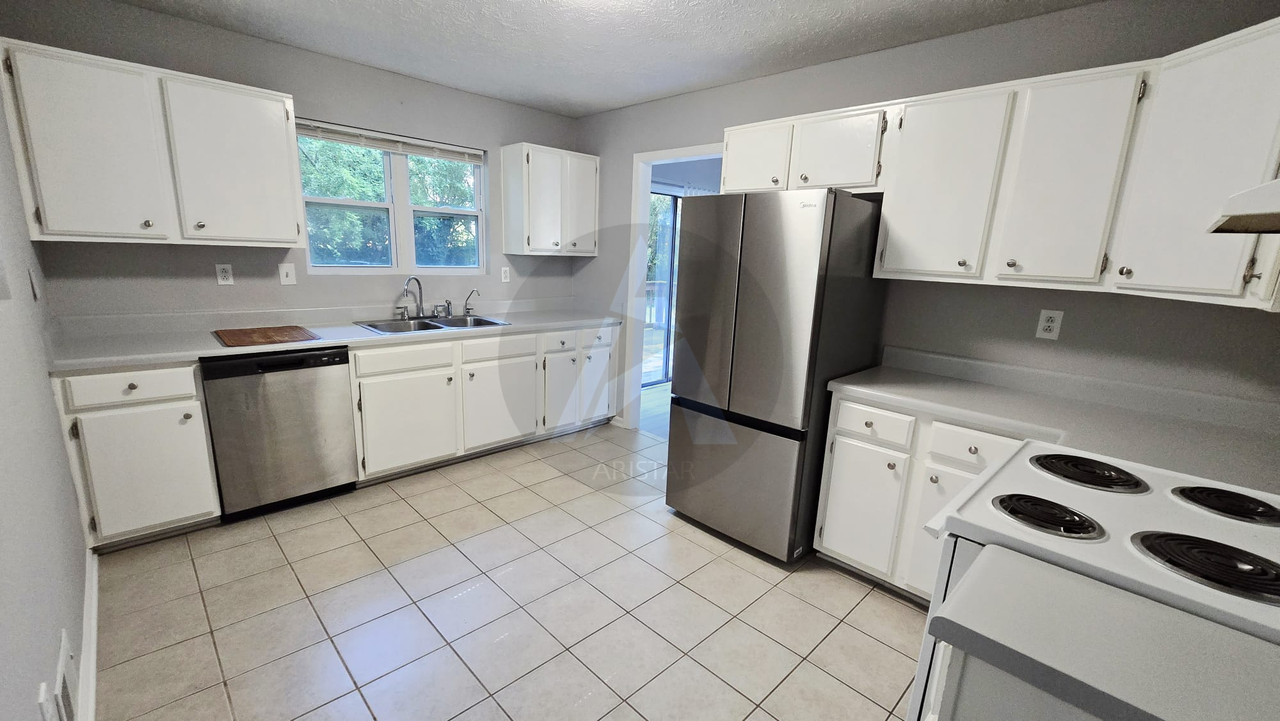 180 Moonshadow Ct - Photo 7 of 30