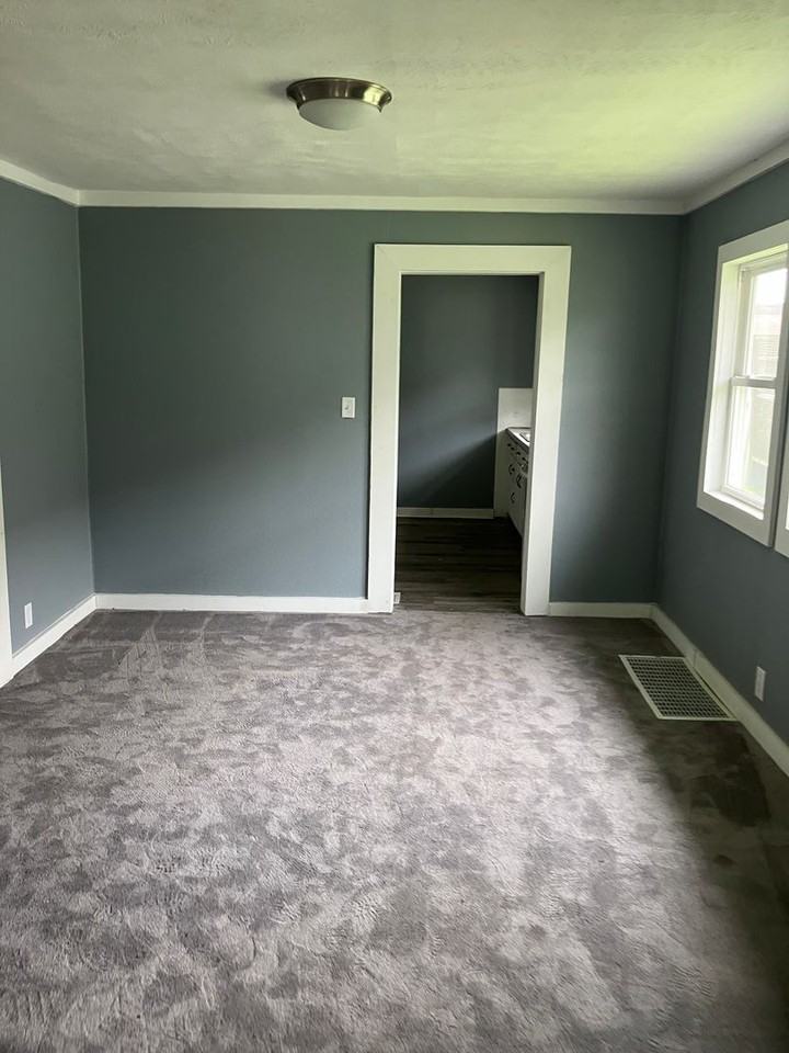 1105 E Mulberry St - Photo 6 of 9