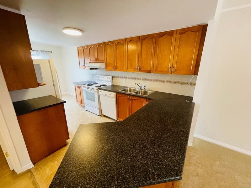 438 Hillsboro Pvt - Photo 2 of 11