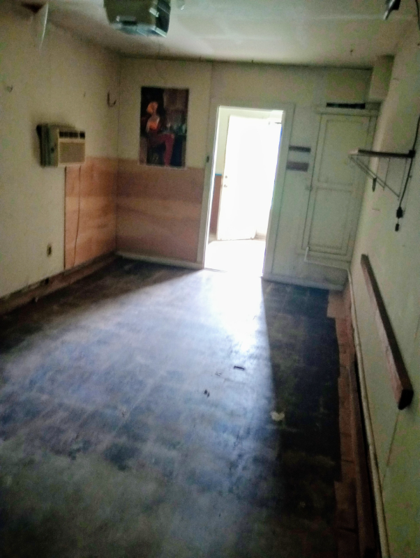 212 S Bell Dr - Photo 3 of 20