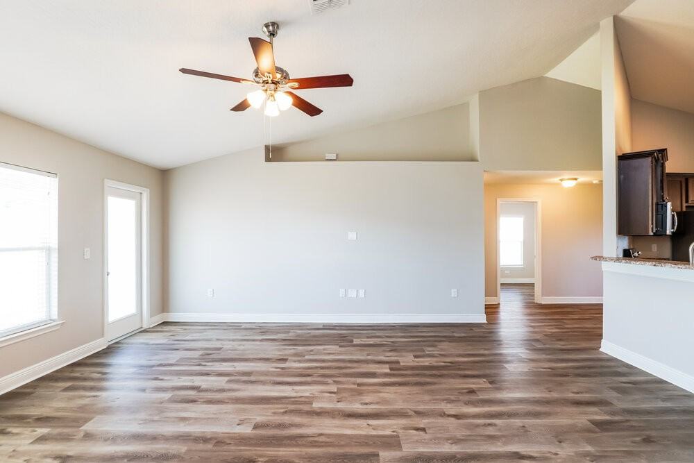 900 Chestnut Dr - Photo 3 of 19