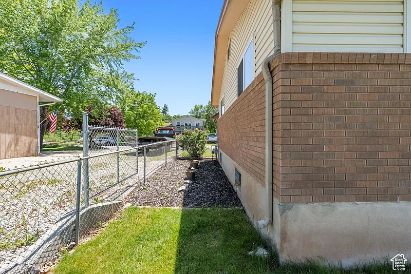 1460 E Canyon Dr - Photo 3 of 6