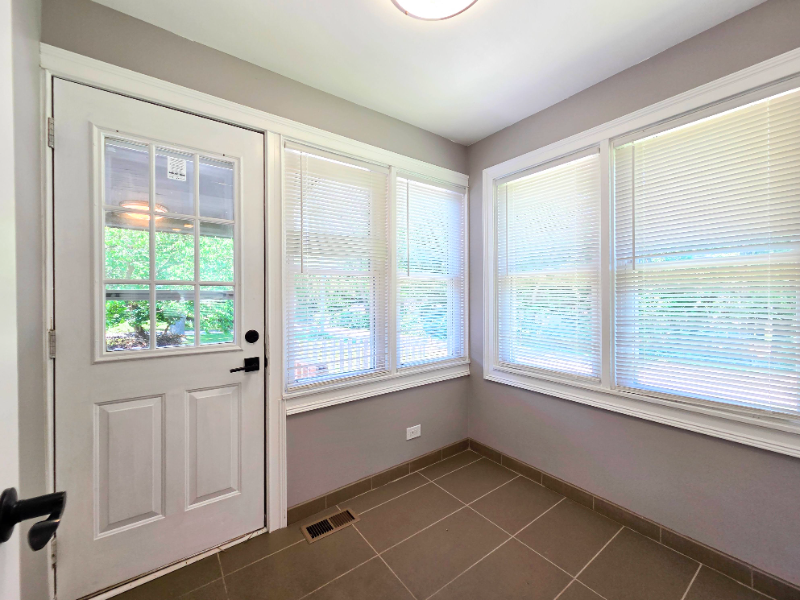 3823 E Wonder Lake Rd - Photo 3 of 18